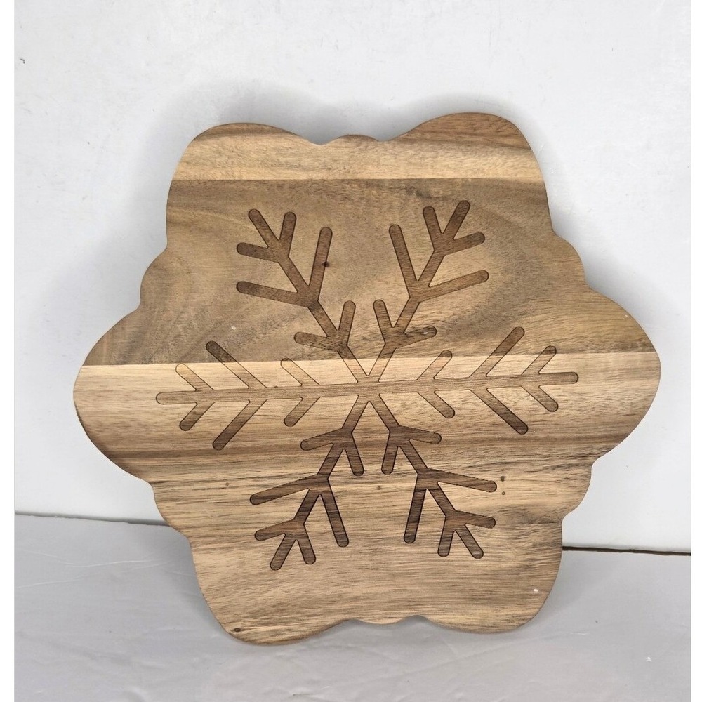 Wood Snowflake Serving Charcuterie Board in Natural Acacia Christmas Holiday